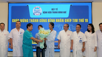 បេះដូងបរិច្ចាគដោយអ្នកស្លាប់ខួរក្បាលនៅទីក្រុងហូជីមិញបានរស់ឡើងវិញនៅក្នុងទ្រូងរបស់អ្នកជំងឺអាយុ 56 ឆ្នាំ។