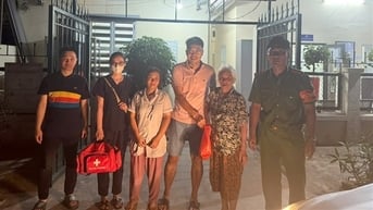 Công an phường Định Công giúp cụ bà đi lạc trở về với gia đình