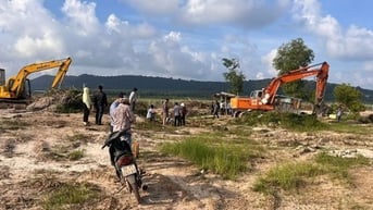 Thi công hàng rào, san ủi mặt bằng phục vụ mở rộng Cảng hàng không quốc tế Phú Quốc