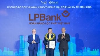 LPBank thăng hạng tại 2 bảng xếp hạng của VNR