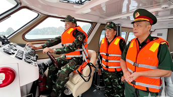 បញ្ជាការដ្ឋានយោធភូមិភាគខេត្ត Quang Ninh បានត្រៀមខ្លួនរួចជាស្រេច ដើម្បីចូលរួមស្វែងរក និងជួយសង្គ្រោះនៅឈូងសមុទ្រ Ha Long។