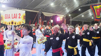 'ចៅហ្វាយនាយ' ជាង 500 នាក់ប្រកួតប្រជែងនៅក្នុងដីសិល្បៈក្បាច់គុន