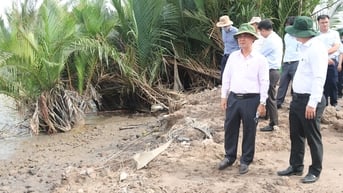 Phó Chủ tịch UBND tỉnh- Châu Văn Hòa khảo sát tình hình sạt lở trên địa bàn 2 xã Đồng Khởi và An Hiệp