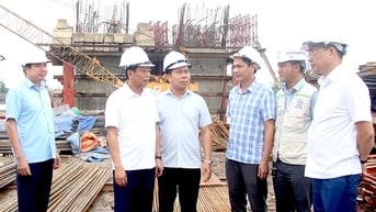 Đẩy nhanh tiến độ thi công cầu Kênh Vàng và đường dẫn, bảo đảm an toàn lao động