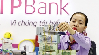 Ngân hàng rầm rộ cho vay bất động sản