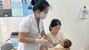 កុមារអាយុពី 2-5 ខែទូទាំងប្រទេសត្រូវបានផ្តល់វ៉ាក់សាំងថ្លៃៗដោយឥតគិតថ្លៃដើម្បីការពារជំងឺ rotavirus ។
