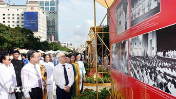 베트남 국회 80주년 기념 사진전