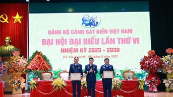 Bộ Tư lệnh Vùng Cảnh sát biển 4 được khen thưởng đột xuất