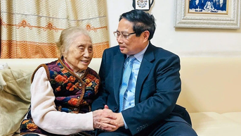 នាយករដ្ឋមន្ត្រី Pham Minh Chinh អញ្ជើញទៅជួបអតីតអនុប្រធានរដ្ឋ Nguyen Thi Binh