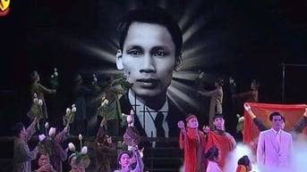 Đường ‘từ Việt Bắc về Hà Nội’ của Chủ tịch Hồ Chí Minh lên sân khấu cải lương