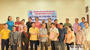 សមាគម Nghe Tinh និងសហគមន៍វៀតណាមនៅប្រទេសប៉ូឡូញ ផ្តល់ជំនួយដល់ប្រជាជននៅតំបន់រងគ្រោះដោយទឹកជំនន់