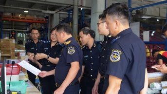 រឹបអូស​ទំនិញ​ដើម​វៀតណាម​ក្លែងក្លាយ​ជាច្រើន​គ្រឿង​ដែល​មាន​ព្រំដែន​ចូល​អាមេរិក