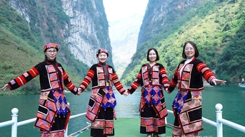Lửa di sản trên miền đá xám