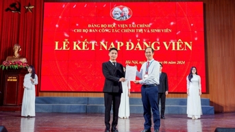 Valedictorian នៃបណ្ឌិត្យសភាហិរញ្ញវត្ថុនិងដំណើរនៃការចិញ្ចឹមបីបាច់សេចក្តីប្រាថ្នានិងការបន្តក្តីសុបិន្ត