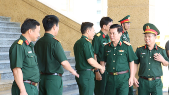 ឧត្តមសេនីយ៍ឯក Do Xuan Tung ធ្វើការនៅបញ្ជាការដ្ឋានយោធាទីក្រុង Hue