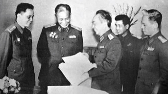 តើ​ឧត្តមសេនីយ​រូប​ណា​ត្រូវ​បាន​គេ​ចាត់​ទុក​ថា​ជា​ "អ្នក​ប្រយុទ្ធ​ដ៏​ល្អ​បំផុត​នៅ​ប្រទេស​វៀតណាម"?