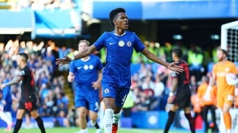 'Thần đồng' Estevao ghi bàn, Chelsea khiến đội bóng của Ten Hag ôm hận