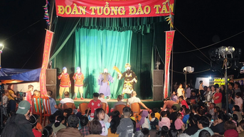 Hát bội được mùa vui