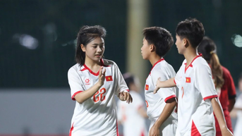 កីឡាការិនី U20 វៀតណាម បង្កការភ្ញាក់ផ្អើលជាមួយនឹងការទាត់បាល់ហ្វ្រីឃីកដ៏ស្រស់ស្អាតដូច Messi