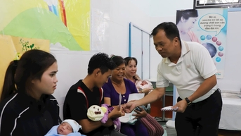 ទារកទើបនឹងកើតក៏ទទួលបានអំណោយបុណ្យឯករាជ្យផងដែរ។