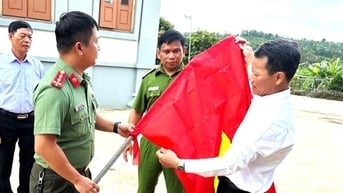 Đồng bào các tôn giáo ở Lâm Đồng hân hoan treo cờ Tổ quốc