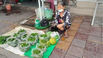 Nắng đời ở góc chợ quê