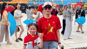 바딘 광장 A80에서 미땀이 노래합니다: "자부심이 넘쳐요"