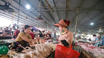 Nghệ An: Sức mua tăng mạnh sau khi người dân nhận quà Tết Độc lập