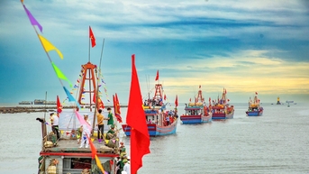ទង់ក្រហមនៅលើសមុទ្រខៀវ