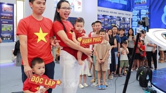 Triển lãm thành tựu đất nước mỗi ngày đón hàng trăm nghìn lượt khách tham quan