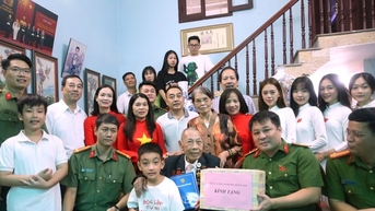 Công an Hà Nội tập trung hỗ trợ cựu chiến binh tham dự A80