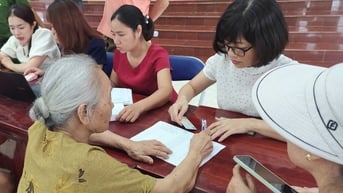 Xã Thanh Trì, Thuận An và phường Bạch Mai: Tích cực hỗ trợ người dân nhận quà Tết Độc lập 2/9