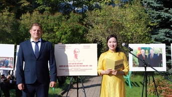 Trưng bày tài liệu lưu trữ, hình ảnh về hoạt động của Chủ tịch Hồ Chí Minh tại Liên bang Nga
