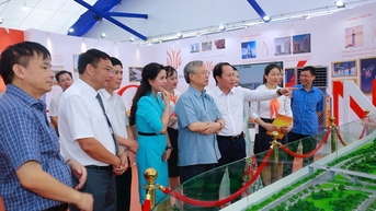 សមមិត្ត Tran Quoc Vuong បានវាយតំលៃខ្ពស់ចំពោះសមិទ្ធិផលរបស់ Hai Phong នៅពិព័រណ៍សមិទ្ធិផលជាតិ។