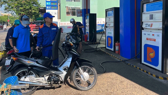 រសៀល​ថ្ងៃ​ទី​១១ ខែ​កញ្ញា តម្លៃ​សាំង​បន្ត​ធ្លាក់​ចុះ​បន្តិច ប្រេង​ឡើង​ថ្លៃ