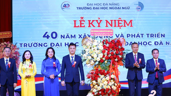 ការកសាងសាកលវិទ្យាល័យ Danang នៃភាសាបរទេសទៅជាមជ្ឈមណ្ឌលវប្បធម៌ពហុភាសា