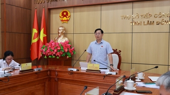 អនុប្រធានគណៈប្រតិភូរដ្ឋសភាខេត្ត Lam Dong លោក Nguyen Huu Thong បានអញ្ជើញជាអធិបតីក្នុងពិធីទទួលស្វាគមន៍ប្រជាពលរដ្ឋប្រចាំខែកញ្ញា ឆ្នាំ២០២៥។