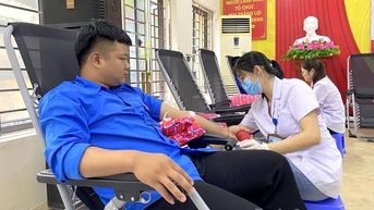 ពិធីបុណ្យបរិច្ចាគឈាមស្ម័គ្រចិត្ត "តំណក់ឈាមនៃក្តីស្រលាញ់"