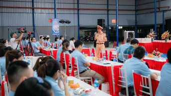 តើ​កម្មករ​ទៅ​ដល់​រោងចក្រ​ដោយ​សុវត្ថិភាព​ដោយ​របៀប​ណា?