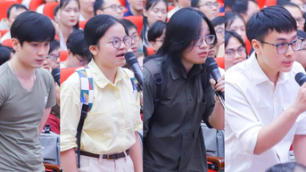 ហៅ​ឈ្មោះ​ពេទ្យ​ប្រចាំ​ស្រុក​ថា​ទាក់ទាញ​ជាង Miss Grand