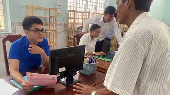 លើកស្ទួយសម្លេងប្រជាពលរដ្ឋ