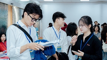 អ្នកជំនាញ 'បង្ហាញ' យុវជនពីរបៀបទិញផ្ទះដំបូងរបស់ពួកគេ។