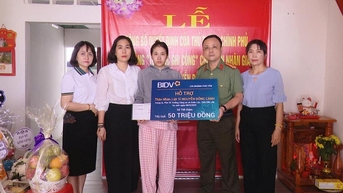 Chung tay chia sẻ cùng gia đình liệt sĩ Nguyễn Đông Cánh