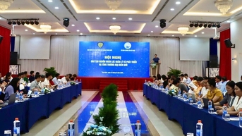 ការលើកកម្ពស់គុណភាពបុគ្គលិកគ្រប់គ្រង និងអភិវឌ្ឍហេដ្ឋារចនាសម្ព័ន្ធពាណិជ្ជកម្មតាមព្រំដែន