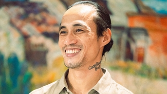 តារាចម្រៀង ផាម អាញ់ខៅ៖ ភ្លក់​វាយ​ដំ​ខ្លាំង ស្គាល់​ទុក្ខ​ហើយ​បាន​បួស​ជា​ព្រះសង្ឃ