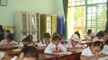 Nỗ lực rút ngắn khoảng cách giáo dục giữa miền núi và đồng bằng