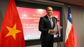 칠레 주재 베트남 대사관은 8월 혁명 80주년과 국경일인 9월 2일을 기념하는 행사를 개최했습니다.