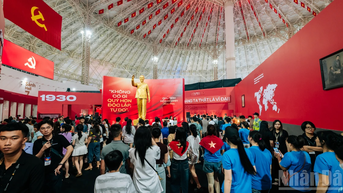 [Ảnh] Nơi lịch sử kháng chiến sống dậy với công nghệ hiện đại tại "95 năm Cờ Đảng soi đường"