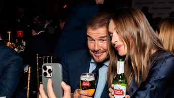 Maria Sharapova gây sốt khi chụp 'selfie' cùng David Beckham