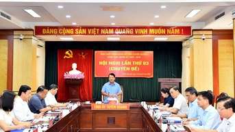 រៀបចំចលនាត្រាប់តាមជាក់ស្តែង បង្កើតបរិយាកាសដ៏រំភើបមួយ ដែលរួមចំណែកដល់ភាពជោគជ័យនៃសភា។